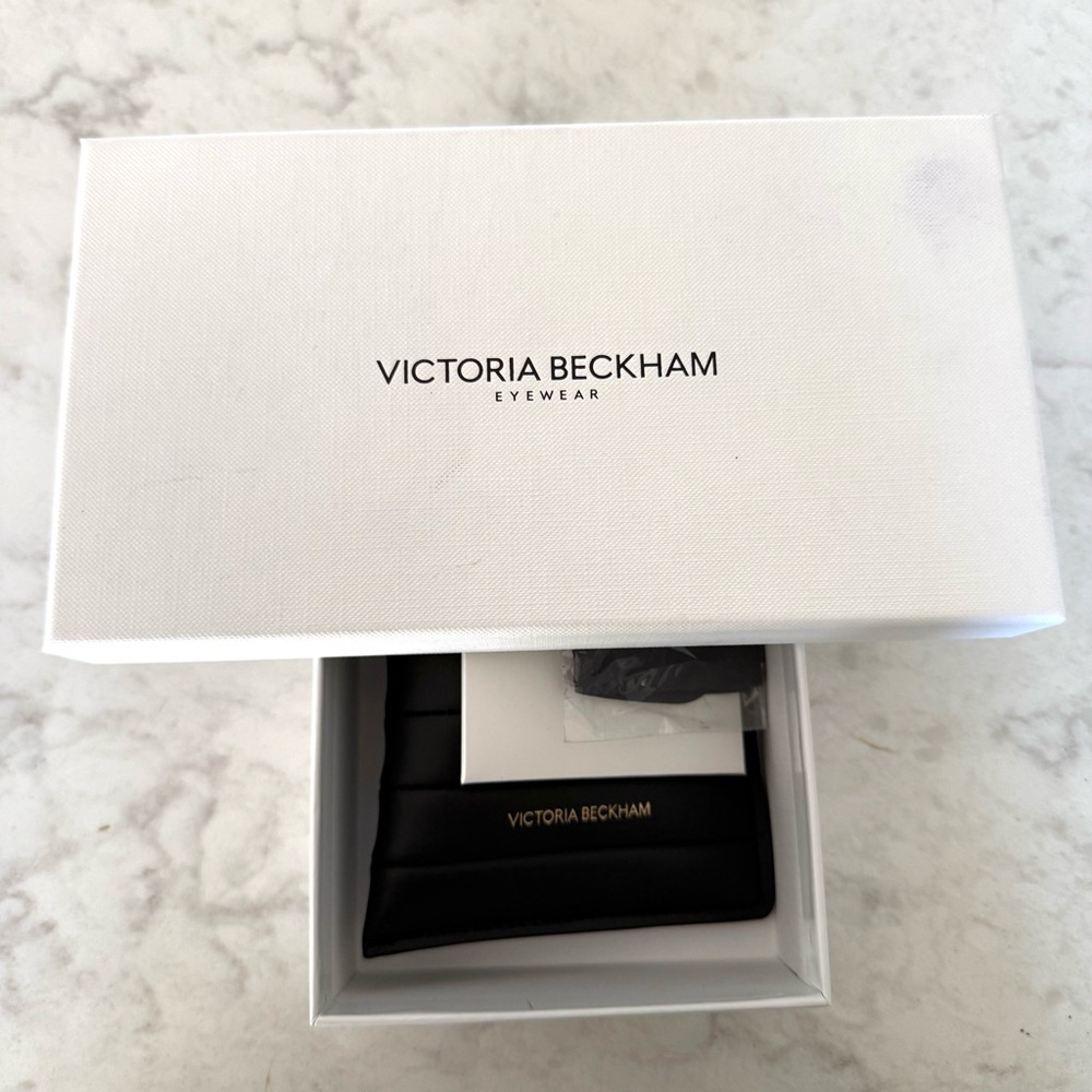 Victoria Beckham Tortoiseshell Sunglasses with Brown Gradient Lenses - Picture 8 of 9